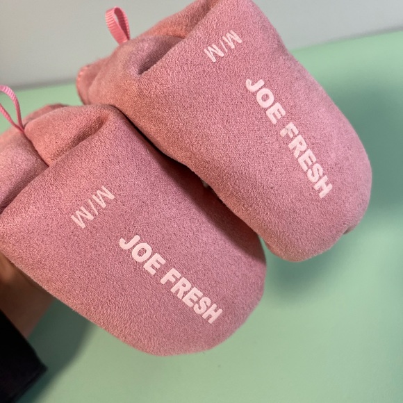Joe Fresh Baby Booties Pink with a Bow and Heart, Baby size M,baby fall booties - Picture 8 of 8